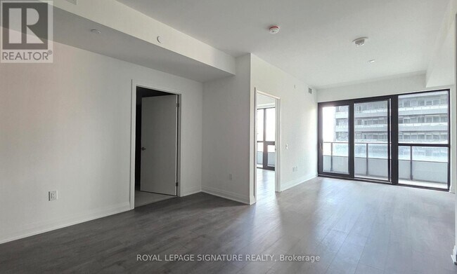 Photo du bâtiment - 4015 The Exchange