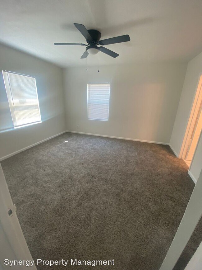 Foto del edificio - 2 br, 1 bath House - 1102 E. 18th Street