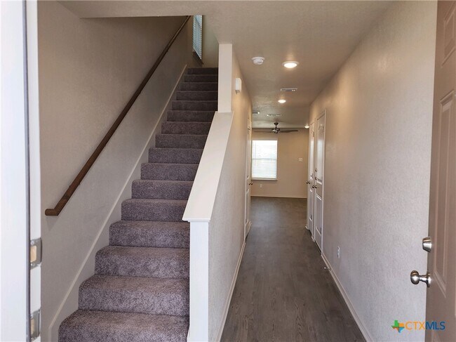 Building Photo - 1704 Montell St