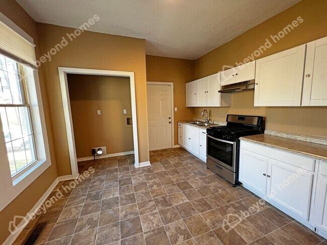 Foto del edificio - Cosy 3 bedroom / 1 full bath Bungalow with...