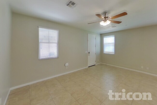 Foto del edificio - 12562 W Gentle Rain Rd