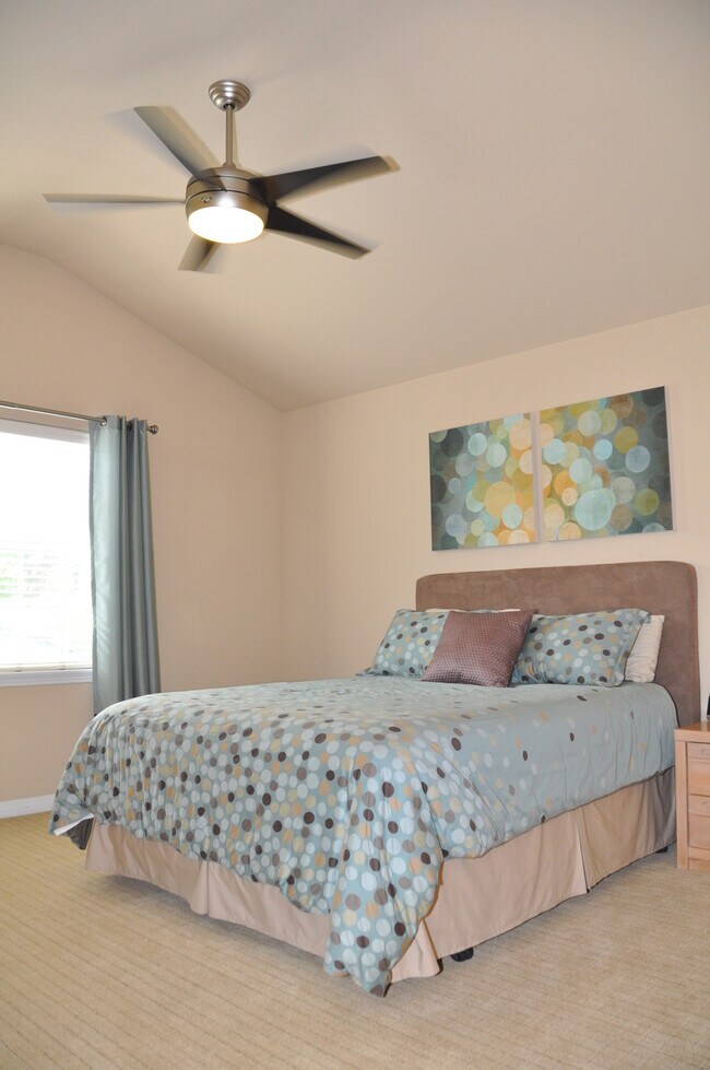 Primary bedroom - 4604 E Louisiana Ave