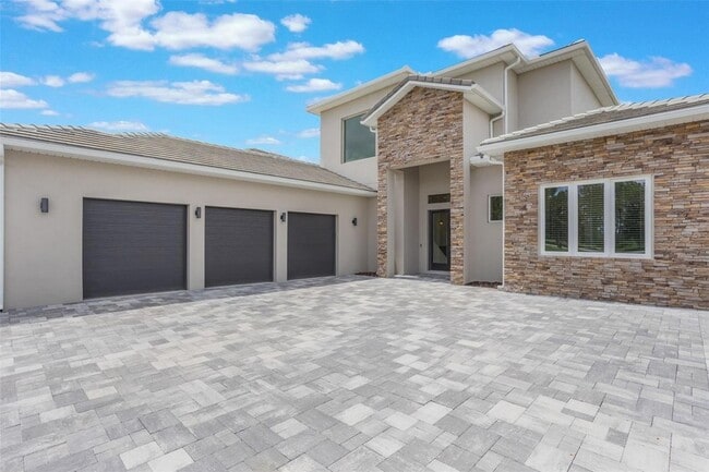 Building Photo - 16110 Pendio Dr