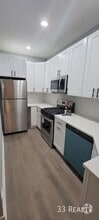Building Photo - 1402 N Greenview Ave