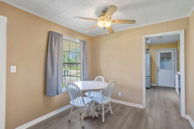 Building Photo - Charming Home in Maplewood