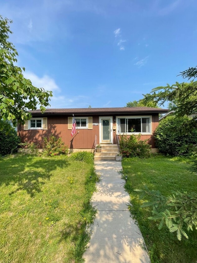 Primary Photo - AVAILABLE AUGUST 15th! - 3 bed 2 bath home!