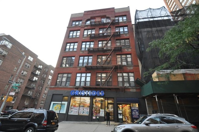 Primary Photo - 40-42 East End Ave