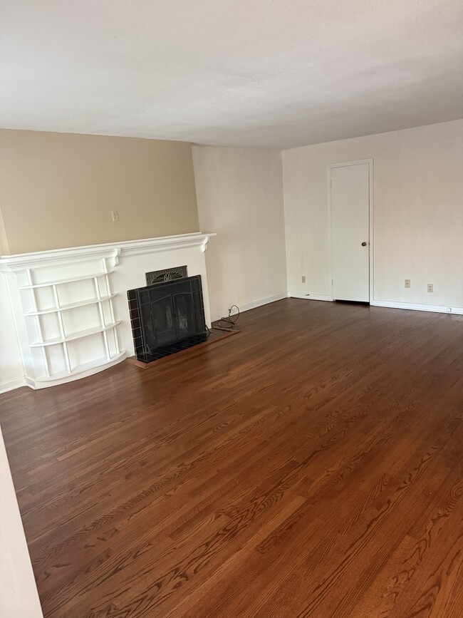 Building Photo - 1014 N Yale Ave