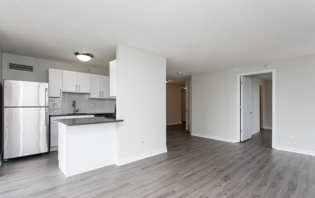 Foto del edificio - 544 N State St