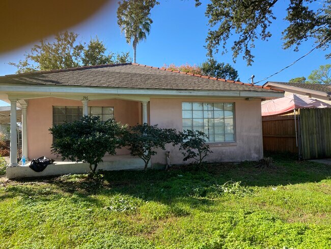Building Photo - 746 Melody Dr