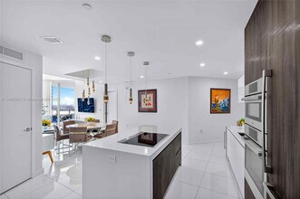 Building Photo - 851 NE 1st Ave