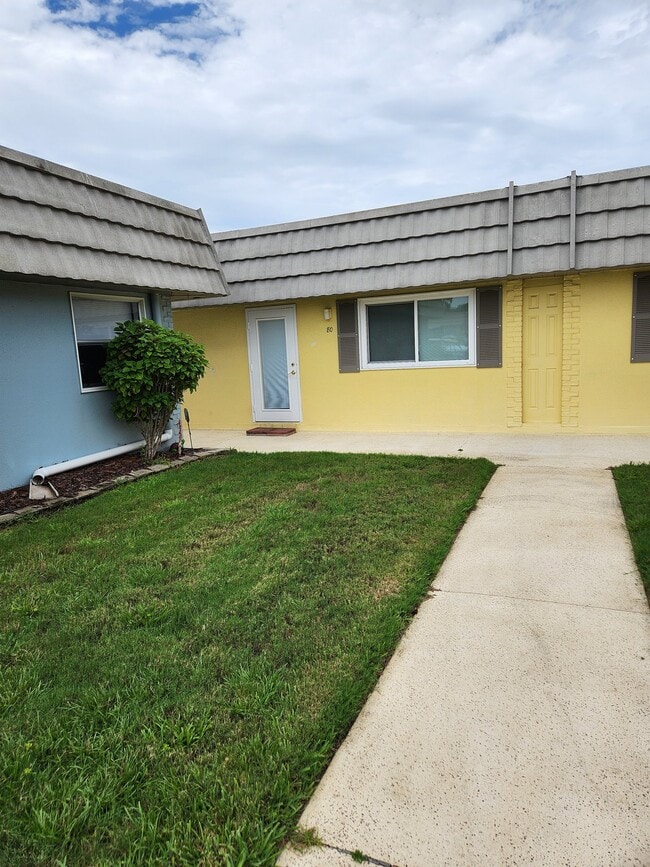 Photo - 201 Bedford St (Sun City Center, FL) Apartment