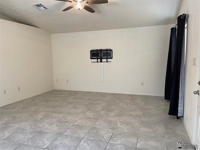 Foto del edificio - 13639 E 50th St