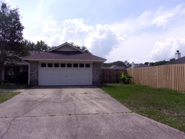 Foto del edificio - 549 Long Lake Dr