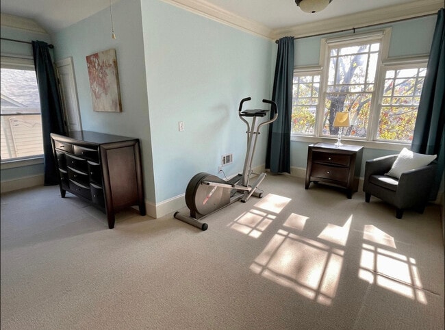 Building Photo - 3520 Glenwood Rd