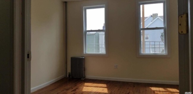 Building Photo - 264 Linwood St