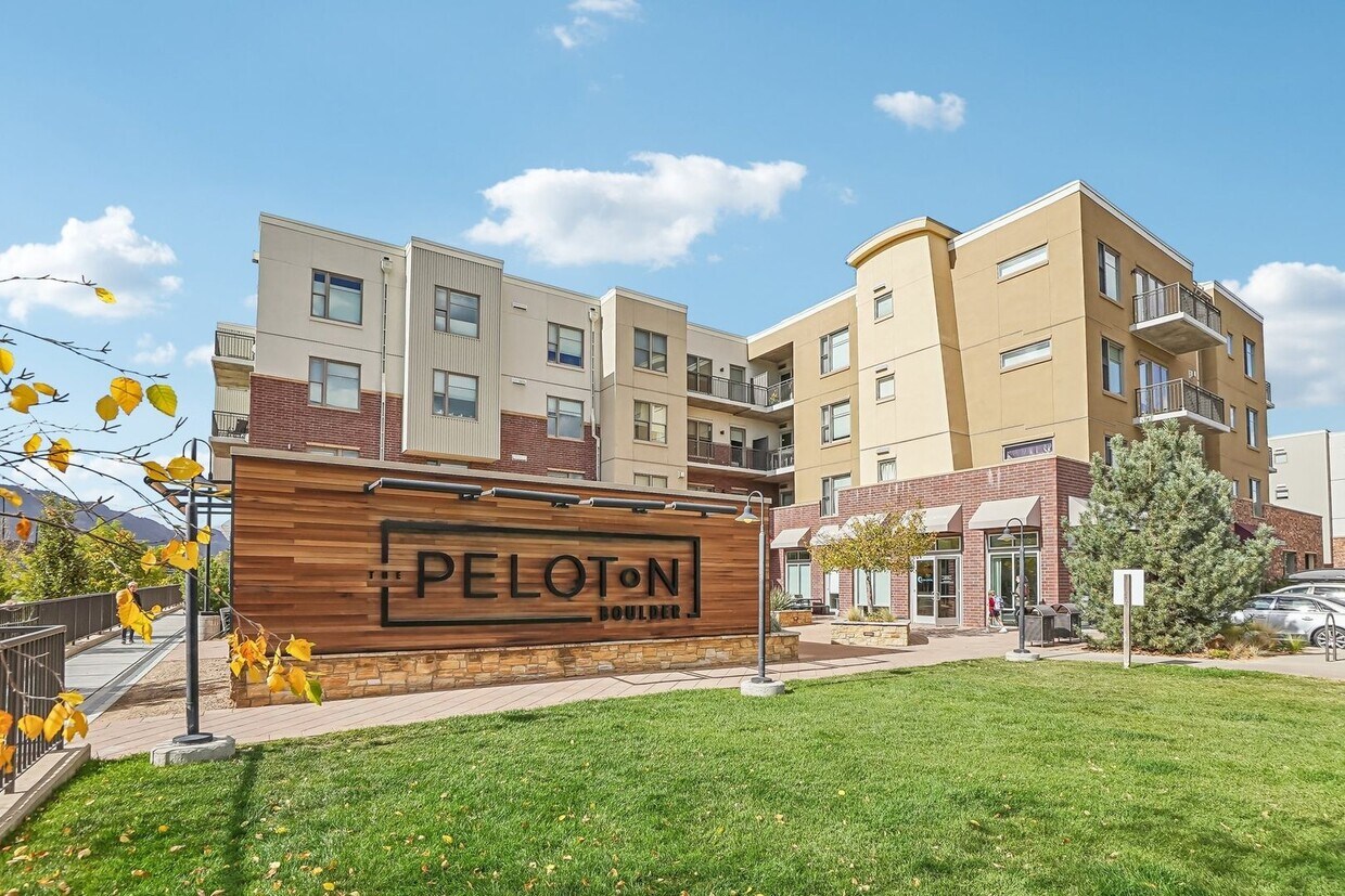 Foto principal - Luxury 1 Bedroom Condo with Mountain Views...