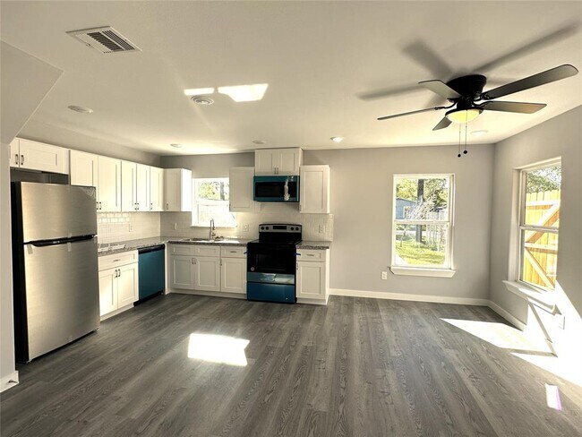 Building Photo - 8027 Record St