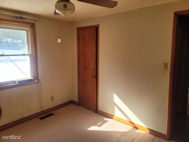 Building Photo - 3 br, 1 bath House - 3809 W Fondulac St 1 ...