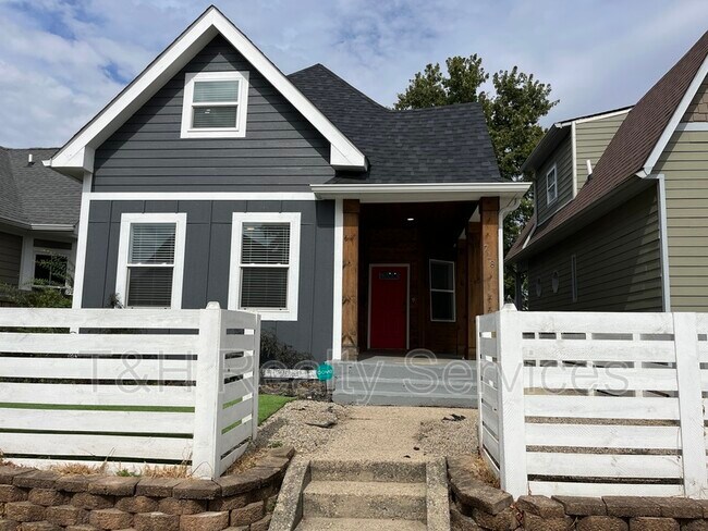 Building Photo - 718 Terrace Ave