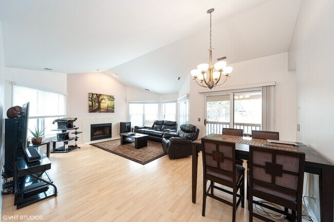 Building Photo - 2545 Live Oak Ln