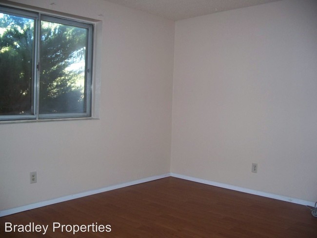 Foto del edificio - 2 br, 1 bath House - 2066 Holly Ln.