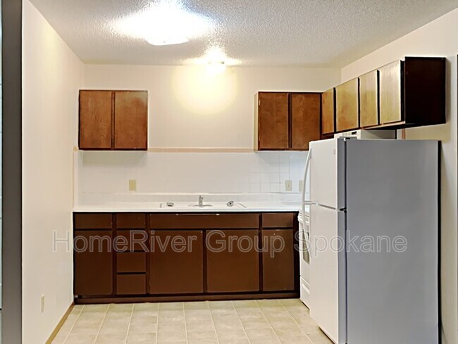 Building Photo - 1320 3rd St
