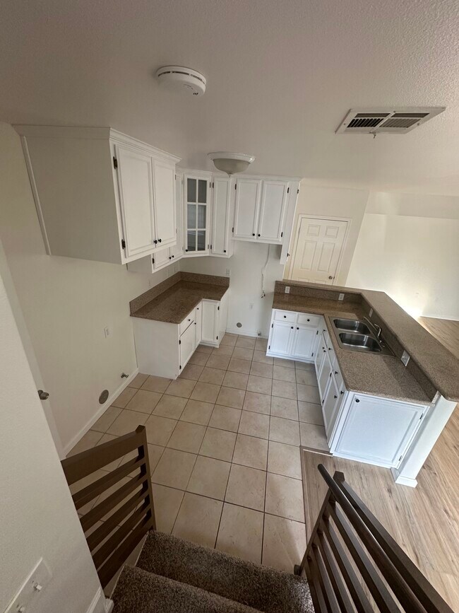 Building Photo - 1092 Lime Ave