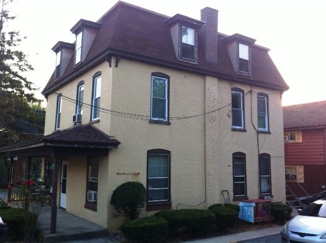 Primary Photo - 4 Center Ave