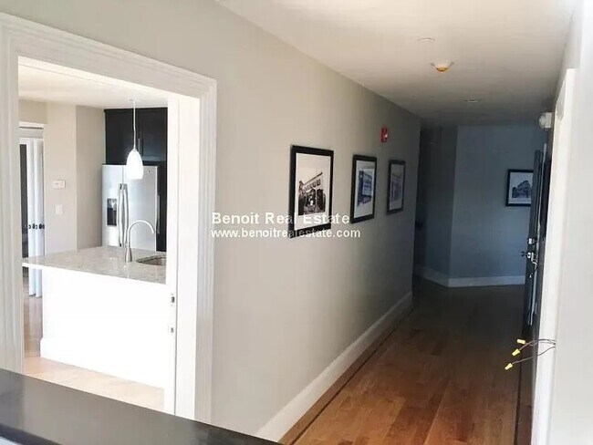 Building Photo - 565 Broadway