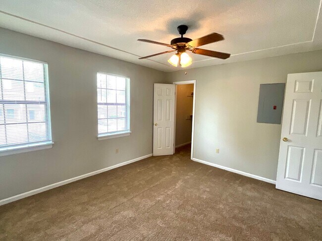 Foto del edificio - 3932 Miramar Ct