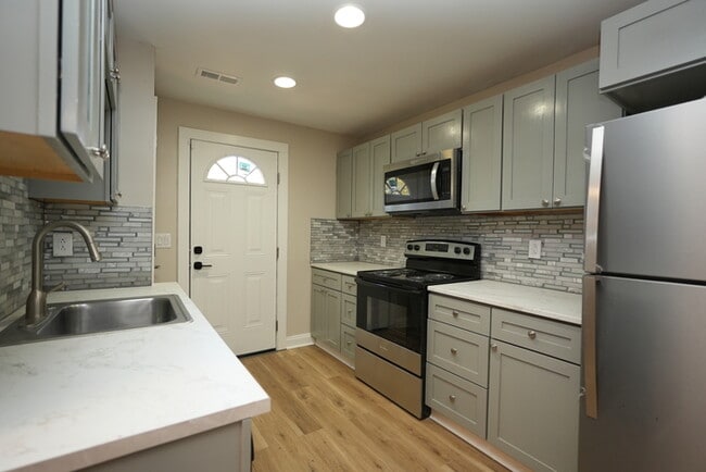 Foto del edificio - Newly Renovated Home Minutes from Uptown!