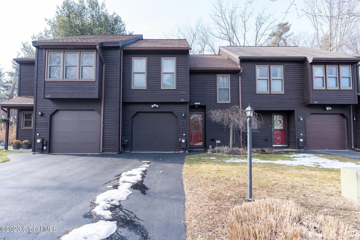 Primary Photo - 416 Greenhill Ct