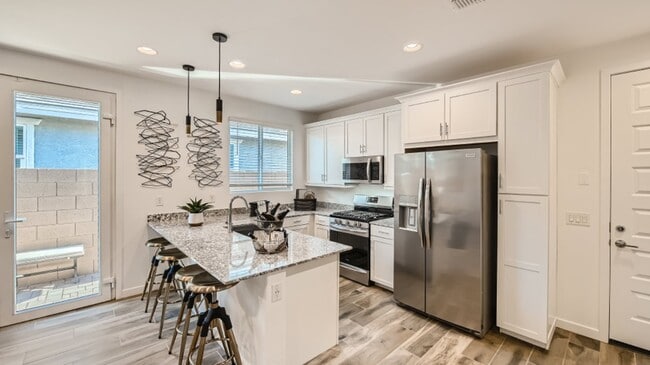 Building Photo - 3241 E Malibu Dr
