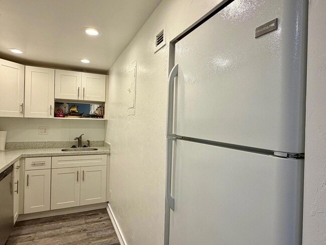 Foto del edificio - 3000 Riomar St