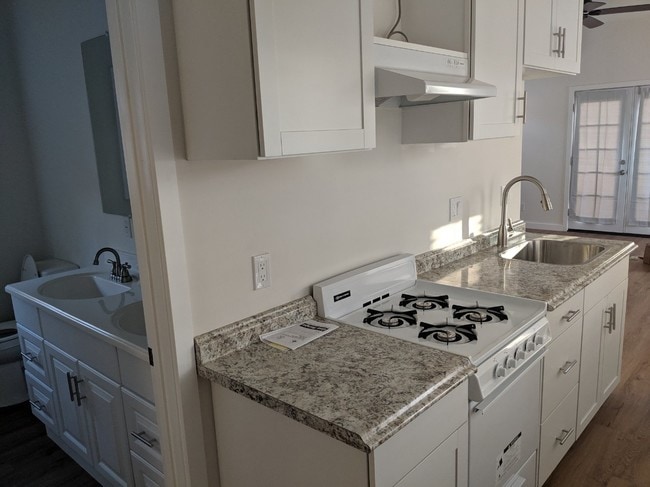 Building Photo - 607 N Formosa Ave
