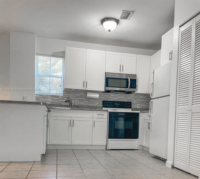 Foto del edificio - 2850 Coconut Ave