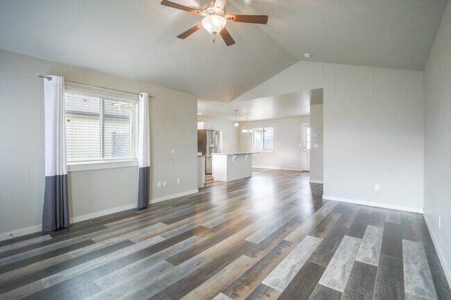 Foto del edificio - 423 Hollyhock Ln