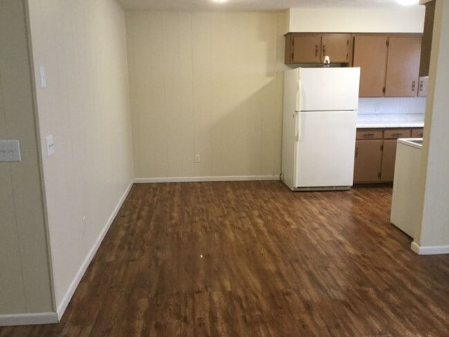 Foto del edificio - Auburn St 4-Plex