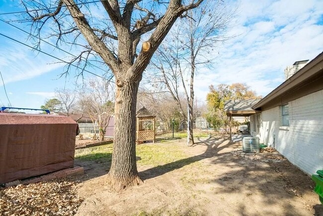 Building Photo - 2137 Shady Grove Dr