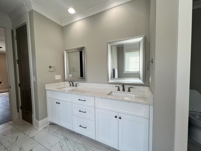 Foto del edificio - Coming soon!! Beautiful 3-Bedroom, 2.5-Bat...