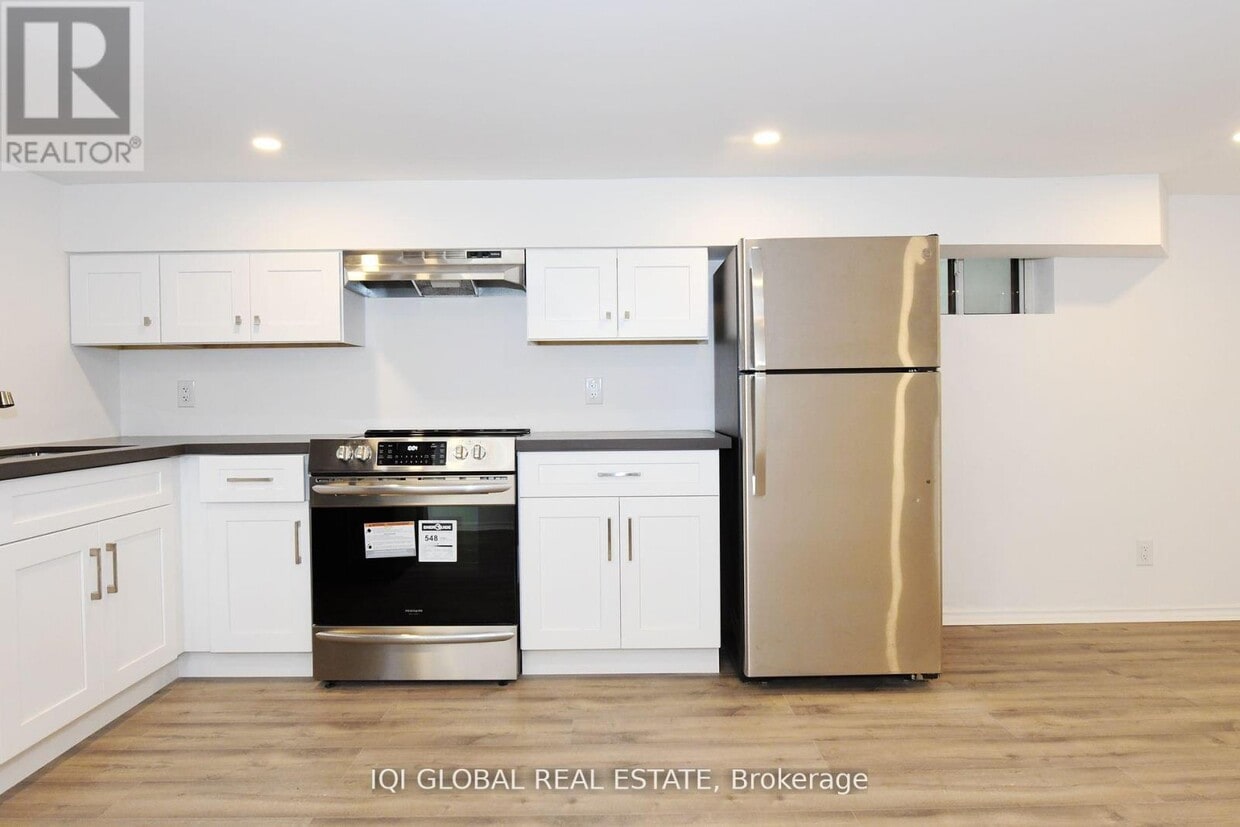 Primary Photo - 2509 Dufferin St