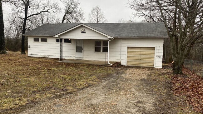 Building Photo - 3 Bedroom, 1 Bathroom Home Close to Fort Leonard Wood