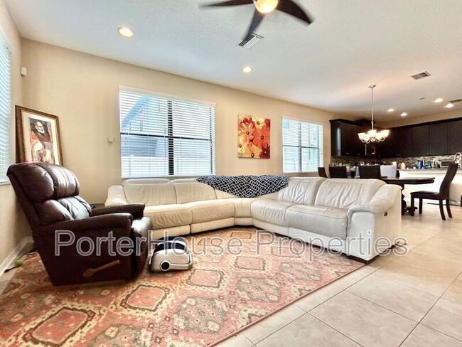 Foto del edificio - 1119 Oakcrest Dr