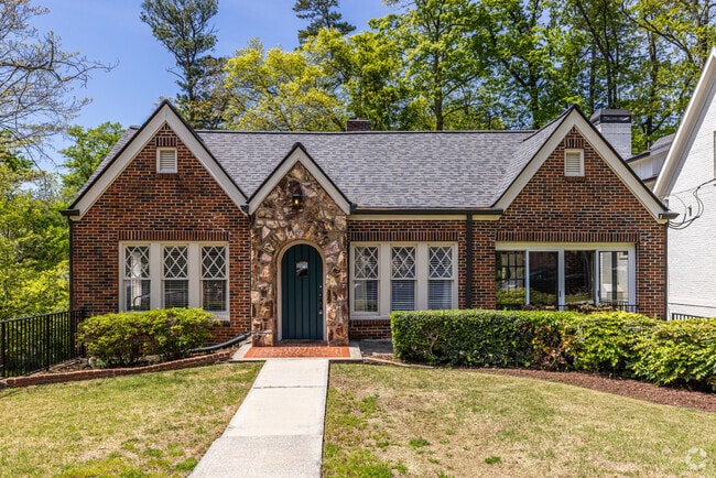 Building Photo - 1900 Ridgewood Dr NE