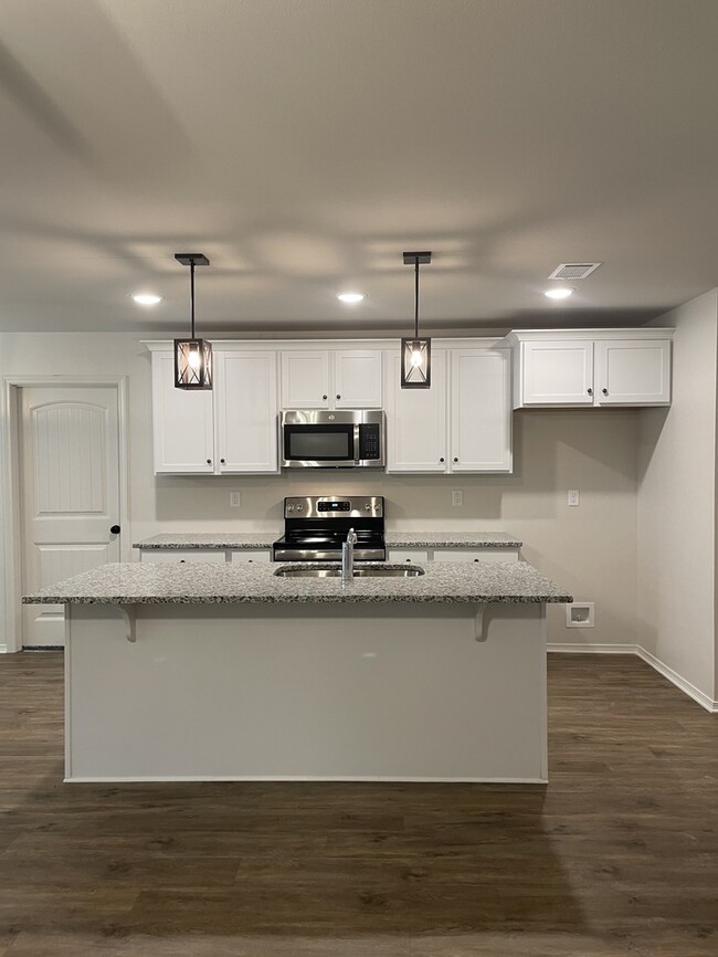 Building Photo - 1056 Heritage Way Benton AR 72019