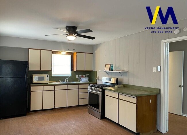 Building Photo - 9871 Menchaca Rd