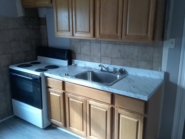 Beautiful brand new kitchen. - 925 S 19th St