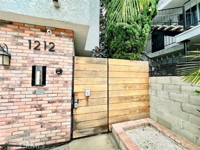 Foto del edificio - 1212 Gladys Ave