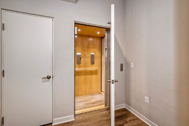 Foto del edificio - Luxury Hillcrest Home for Rent in San Diego